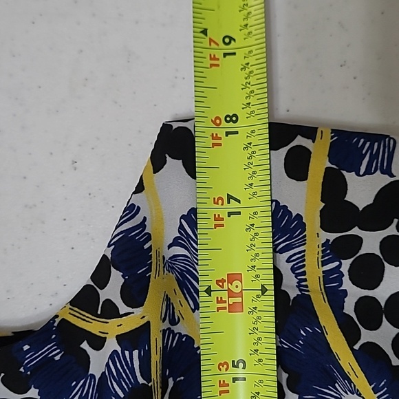 Mark. Sleeveless Romper with Abstract Pattern size Medium - Picture 10 of 11